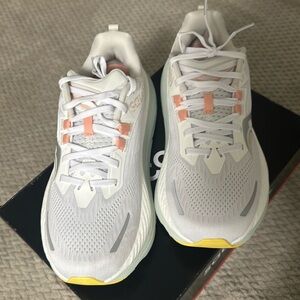 Saucony Hurricane 24